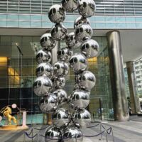 Ocean Financial Centre, Singapore<br>
"Tall Tree in the Eye" von Anish Kapoor Tall Tree in the Eye (Singapore)