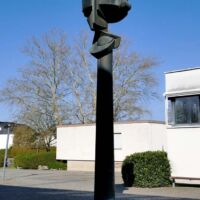 Campus Dieburg TU Darmstadt<br>
"Große Kore I D" von Fritz Koenig Große Kore I D (Dieburg, Germany)