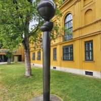 Lenbachhaus München, Germany<br>
"Große Kugelkopfsäule I F" von Fritz Koenig Große Kugelkopfsäule I F (München, Germany)