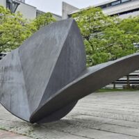 Arcisstraße München, Germany<br>
"Große Blattfigur" von Fritz Koenig Große Blattfigur (München, Germany)