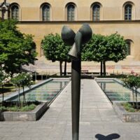 Kabinettsgarten Residenz München, Germany<br>
"Flora III" von Fritz Koenig Flora III (München, Germany)