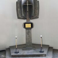 Pfarrkirche Christus der König Ruhstorf, Germany<br>
"Lebensbaum" von Fritz Koenig Lebensbaum (Ruhstorf, Germany)