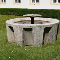 Regierung von Niederbayern Landshut, Germany<br>
"Brunnen" von Fritz Koenig Brunnen (Landshut, Germany)