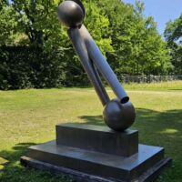 Prantlgarten am Koenigmuseum Landshut, Germany<br>
"Große Zwei XXV" von Fritz Koenig Große Zwei XXV (Landshut, Germany)