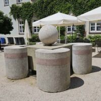 Heilig-Geist-Spital Landshut, Germany<br>
"Brunnen" von Fritz Koenig Brunnen (Landshut, Germany)