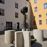 Albrecht-Altdorfer-Platz Regensburg, Germany<br>
"Albrecht-Altdorfer-Brunnen" von Fritz Koenig Albrecht-Altdorfer-Brunnen (Regensburg, Germany)