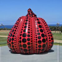 Pt. Leo Estate Sculpture Park Merricks, Victoria<br>
"Pumpkin" von Yayoi Kusama Pumpkin (Merricks, Victoria)