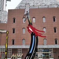 Millenia Walk, Singapore<br>
"Six Brushstrokes" von Roy Lichtenstein Six Brushstrokes (Singapore)