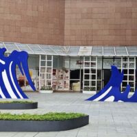 Millenia Walk, Singapore<br>
"Six Brushstrokes" von Roy Lichtenstein Six Brushstrokes (Singapore)