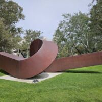 National Gallery of Australia Canberra, ACT<br>
“Virginia” (The Knot) von Clement Meadmore Virginia (Canberra, ACT)