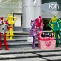 ION Orchard, Singapore<br>
"Urban People" von Kurt Laurenz Metzler Urban People (Singapore)