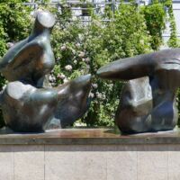 Skulpturenpark Pinakothek München, Germany<br>
"Two-Piece Reclining Figure: Points" von Henry Moore Two-Piece Reclining Figure: Points (München, Germany)