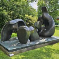 Louisiana Museum of Modern Art Humlebaek, Denmark<br>
"Three Piece Reclining Figure: Draped" von Henry Moore Three Piece Reclining Figure: Draped (Humlebaek, Denmark)