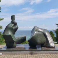 Louisiana Museum of Modern Art Humlebaek, Denmark<br>
"Two Piece Reclining Figure No. 5" von Henry Moore Two Piece Reclining Figure No. 5 (Humlebaek, Denmark)