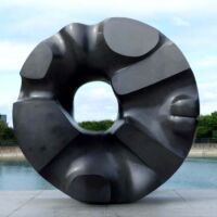 Volunteer Park Seattle, Washington<br>
"Black Sun" von Isamu Noguchi Black Sun (Seattle, Washington)