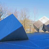 Tucherpark München, Germany<br>
"Zwillingsplastik" von Isamu Noguchi Zwillingsplastik (München, Germany)