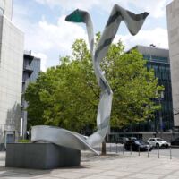 Frankfurt, Germany<br>
"Inverted Collar and Tie" von Claes Oldenburg und Coosje van Bruggen Inverted Collar and Tie (Frankfurt, Germany)