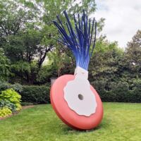 National Gallery of Art Sculpture Garden Washington D.C<br>
"Typewriter Eraser Scale X" von Claes Oldenburg und Coosje van Bruggen Typewriter Eraser Scale X (Washington D.C.)