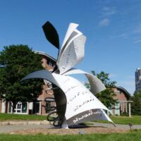 Lincoln, Nebraska<br>
"Torn Notebook" von Claes Oldenburg und Coosje van Bruggen Torn Notebook (Lincoln, Nebraska)