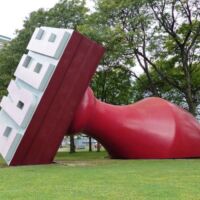 Cleveland, Ohio<br>
"Free Stamp" von Claes Oldenburg und Coosje van Bruggen Free Stamp (Cleveland, Ohio)