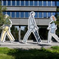 Avenue John F. Kennedy Luxembourg<br>
"Walking in the City" von Julian Opie Walking in the City (Luxembourg)