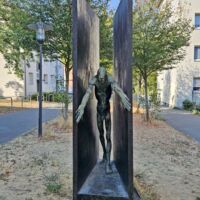 Erich-Ollenhauer-Promenade Darmstadt, Germany<br>
"Mann aus der Enge heraustretend II" von Waldemar Otto Mann aus der Enge heraustretend II (Darmstadt, Germany)