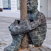 Montgelasplatz Ansbach, Germany<br>
„Kaspars Baum" von Jaume Plensa Kaspars Baum (Ansbach, Germany)