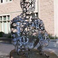 Washington University St. Louis, Missouri<br>
"Ainsa I" von Jaume Plensa Ainsa I (St. Louis, Missouri)