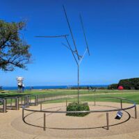Pt. Leo Estate Sculpture Park Merricks, Victoria<br>
“Four Lines Up Oblique V” von George Rickey Four Lines Up Oblique V (Merricks, Victoria)