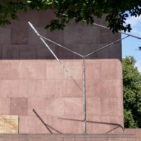 Skulpturenpark Kunsthalle Bielefeld, Germany<br>
"Two Lines Oblique Down II" von George Rickey Two Lines Oblique Down II (Bielefeld, Germany)