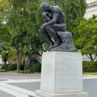 Detroit Institute of Arts Detroit, Michigan<br>
"The Thinker" von Auguste Rodin The Thinker (Detroit, Michigan)