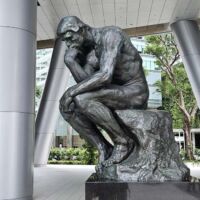OUE Bayfront, Singapore<br>
"The Thinker" von Auguste Rodin The Thinker (Singapore)