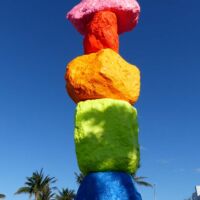 Miami Beach, Florida<br>
"Miami Mountain" von Ugo Rondinone Miami Mountain (Miami Beach, Florida)