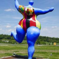 Würth Skulpturengarten Künzelsau, Germany<br>
"Blue Dancing Nana" von Niki de Saint-Phalle Blue Dancing Nana (Künzelsau, Germany)