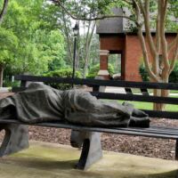 Davidson, North Carolina<br>
"Homeless Jesus" von Timothy Schmalz Homeless Jesus (Davidson, North Carolina)