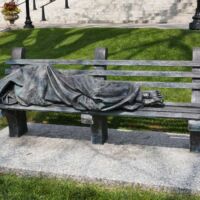Basilica of Saint Mary Minneapolis, Minnesota<br>
"Homeless Jesus" von Timothy Schmalz Homeless Jesus (Minneapolis, Minnesota)
