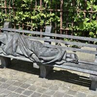 Heilige Magdalenakerk Bruges, Belgium<br>
"Homeless Jesus" von Timothy Schmalz Homeless Jesus (Bruges, Belgium)