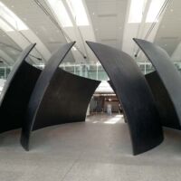 Pearson International Airport Toronto, Ontario<br>
"Tilted Spheres" von Richard Serra Tilted Spheres (Toronto, Ontario)