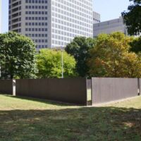 Serra Sculpture Park St. Louis, Missouri<br>
"Twain" von Richard Serra Twain (St. Louis, Missouri)