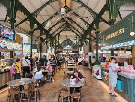 Lau Pa Sat (Telok Ayer Market), Singapore<br>
Das bekannteste und meistbesuchte Hawker Centre in Singapur Lau Pa Sat (Telok Ayer Market), Singapore