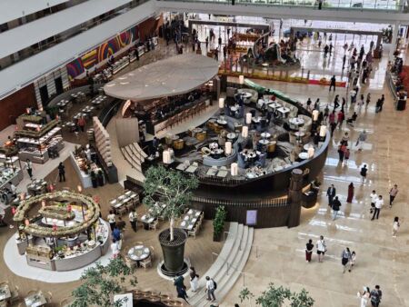 Marina Bay Sands Hotel, Singapore<br>
Schon die Lobby und der Empfang sind gigantisch Marina Bay Sands Hotel, Singapore