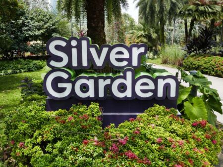 Silver Garden im Gardens by the Bay, Singapore Silver Garden im Gardens by the Bay, Singapore