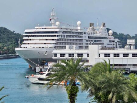 Harbourfront Sentosa, Singapore<br>
Der Hafen von Singapur ist ein wichtiger Verkehrsknotenpunkt für Asien-Kreuzfahrten Harbourfront Sentosa, Singapore