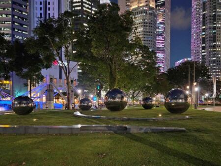 "4 Hours in Singapore" von Baet Yeok Kuan, Singapore<br> Auch nachts wirkt die Stadt bunt und fröhlich 4 Hours in Singapore von Baet Yeok Kuan, Singapore
