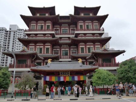 Buddha Tooth Relic Temple in Chinatown, Singapore<br>
Einer von mehr als 100 Tempeln in der Stadt Buddha Tooth Relic Temple in Chinatown, Singapore