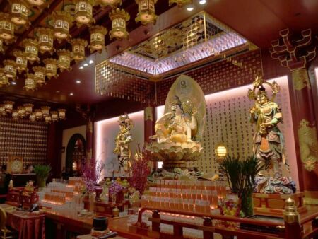 Buddha Tooth Relic Temple in Chinatown, Singapore Buddha Tooth Relic Temple in Chinatown, Singapore