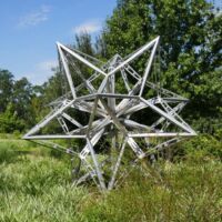 Sydney and Walda Besthoff Sculpture Garden New Orleans, Louisiana<br>
"Alu Truss Star" von Frank Stella Alu Truss Star (New Orleans, Louisiana)