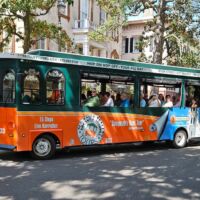 Trolleybus in Savannah, Georgia<br>
Beliebte Tour für jährlich rund 20 Millionen Besucher, davon ca. eine Million aus dem Ausland Trolleybus in Savannah, Georgia