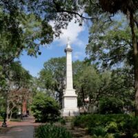 Casimir Pulaski Monument auf dem Monterey Square in Savannah, Georgia Casimir Pulaski Monument auf dem Monterey Square in Savannah, Georgia
