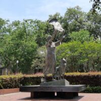 Morrell Park Savannah, Georgia<br>
"The Waving Girl" von Felix de Weldon, eines der Wahrzeichen der Stadt Morrell Park Savannah, Georgia